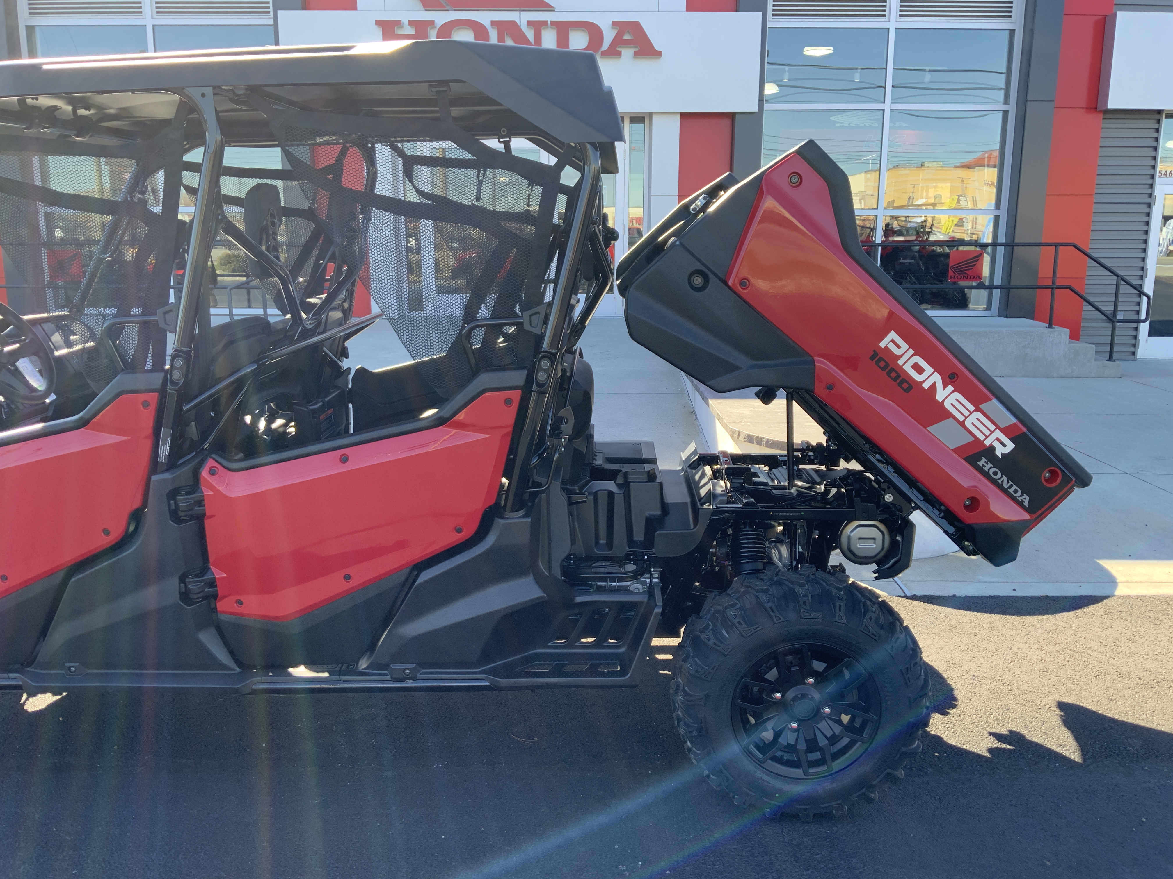 2025 Honda PIONEER 1000-6 DELUXE W/HONDA HARD ROOF - Photo 5
